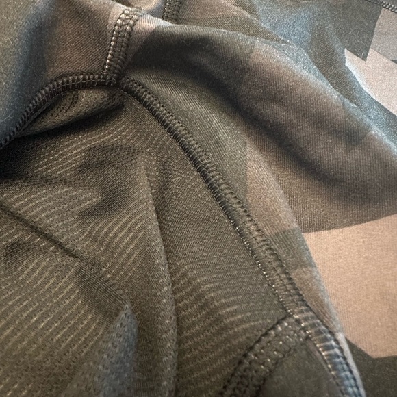 Under Armour Men's UA Launch Run Printed ¼ Zip Jacket Small Mesh Ventilation - Picture 7 of 9